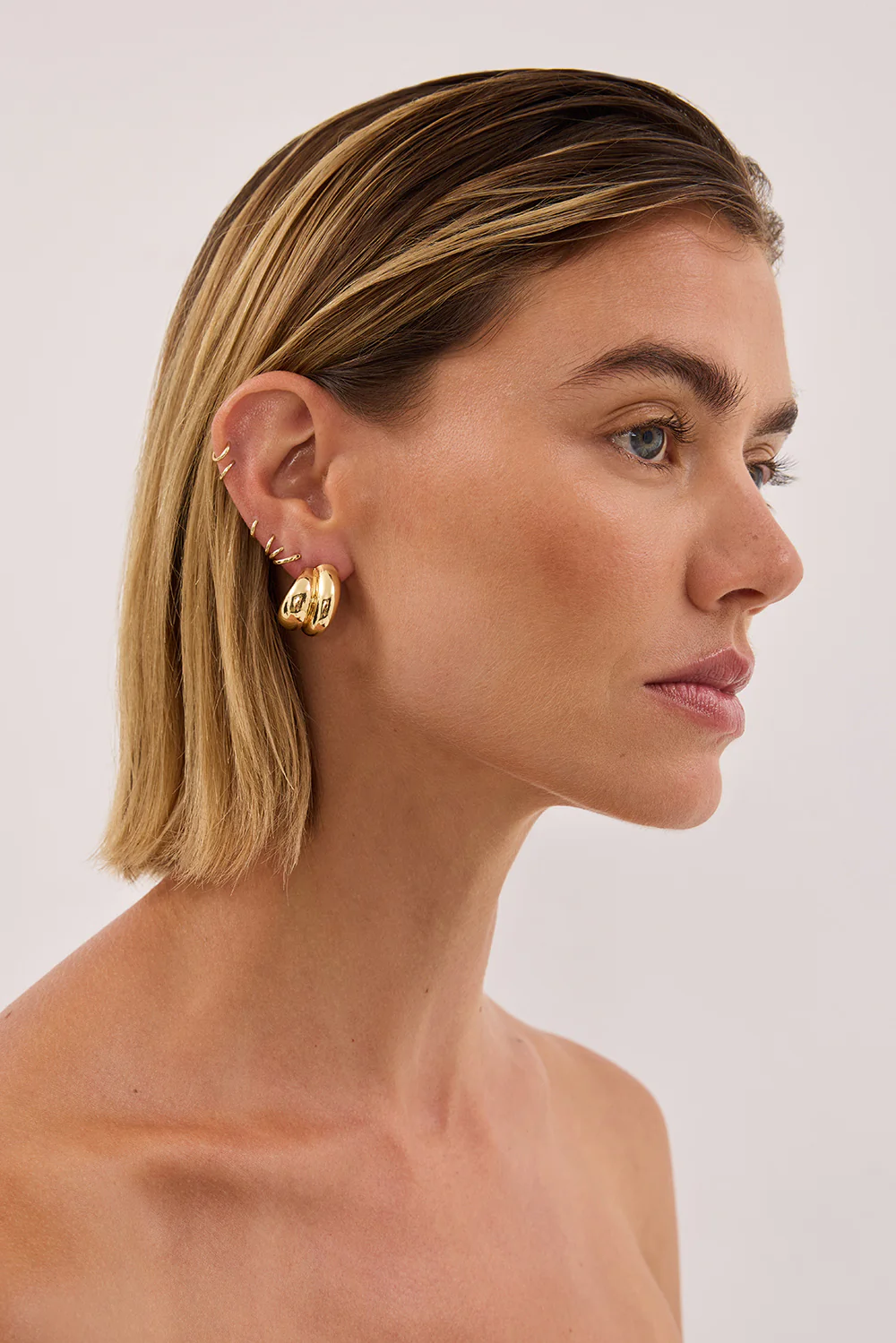 ANNA ROSSI GOLD DUAL BAR EARRING - Image 5