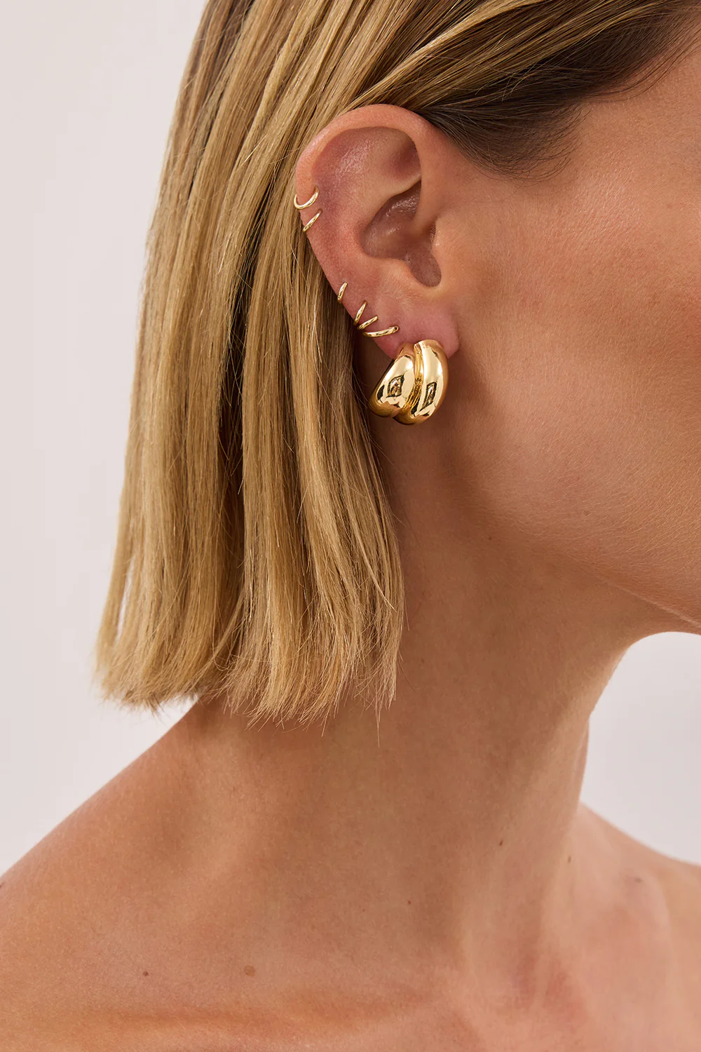 ANNA ROSSI GOLD DUAL BAR EARRING - Image 6