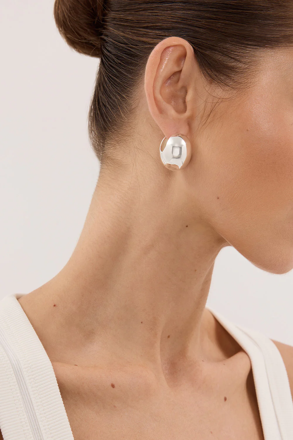 ANNA ROSSI LIGHT SILVER ORBIT HOOP - Image 3