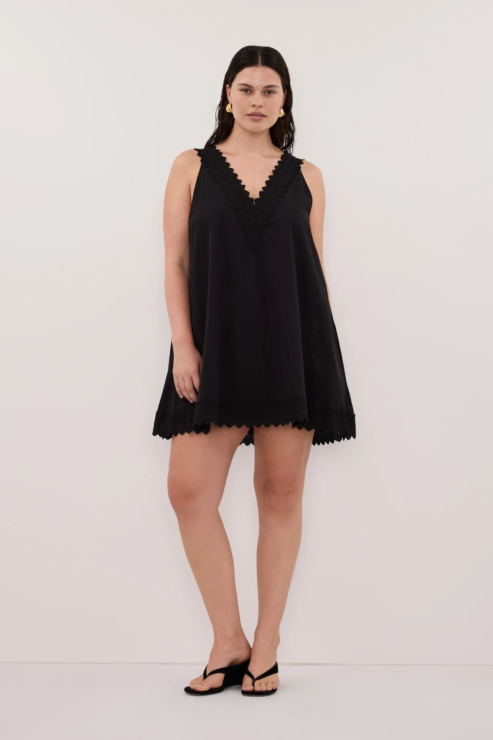 ANNABEL BLACK SLEEVELESS V NECK MINI DRESS - Image 5