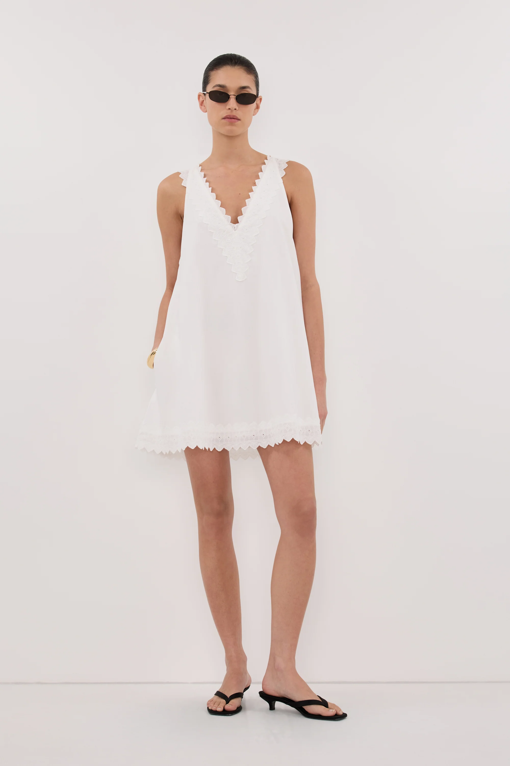 ANNABEL WHITE SLEEVELESS V NECK MINI DRESS