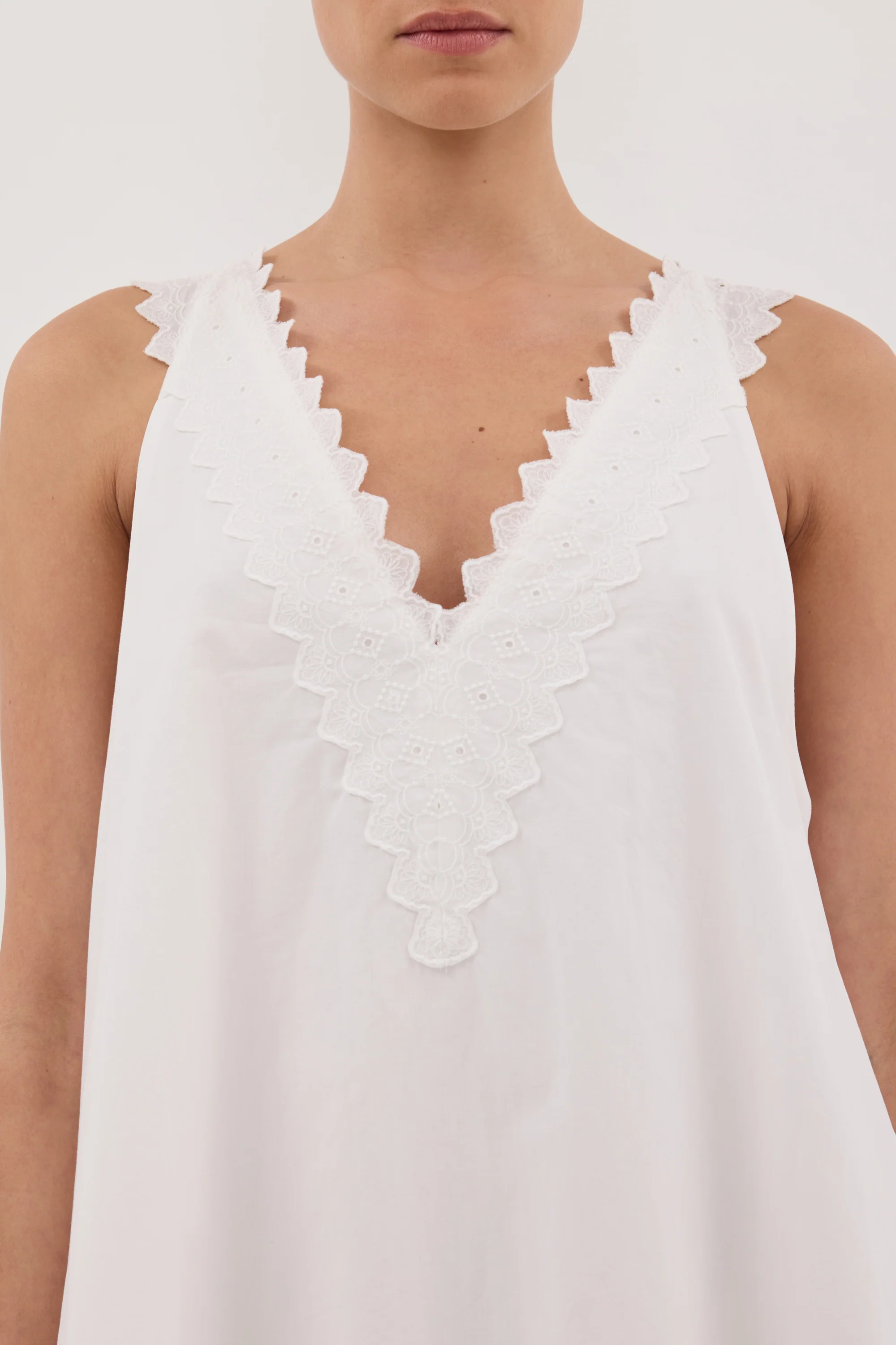 ANNABEL WHITE SLEEVELESS V NECK MINI DRESS - Image 5