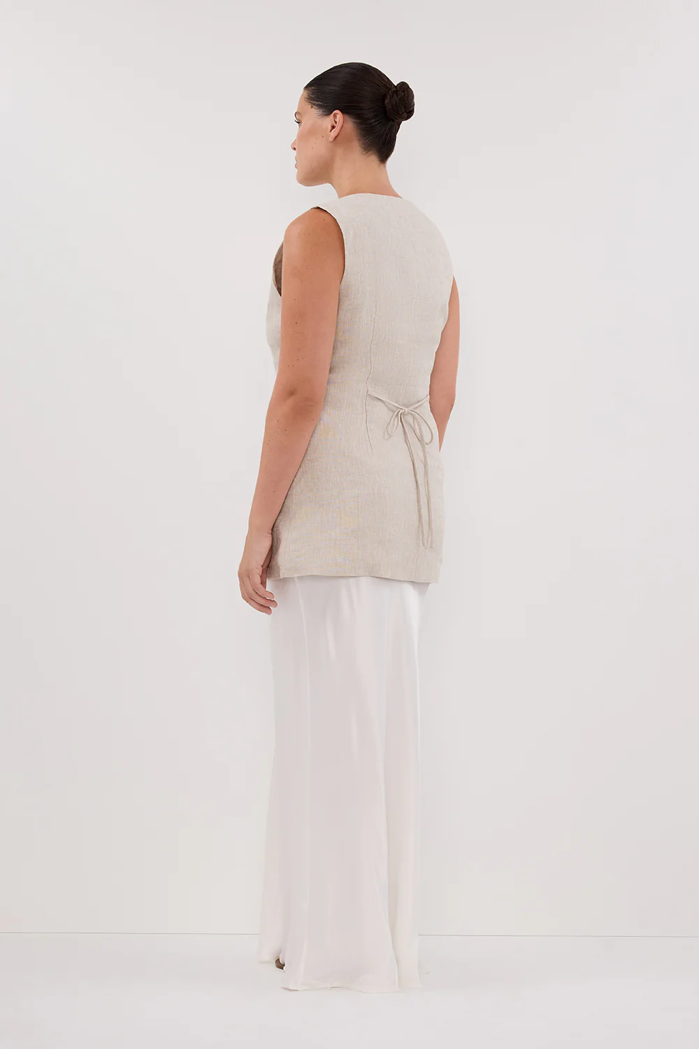BAYLEE NATURAL SLEEVELESS LINEN TOP - Image 9
