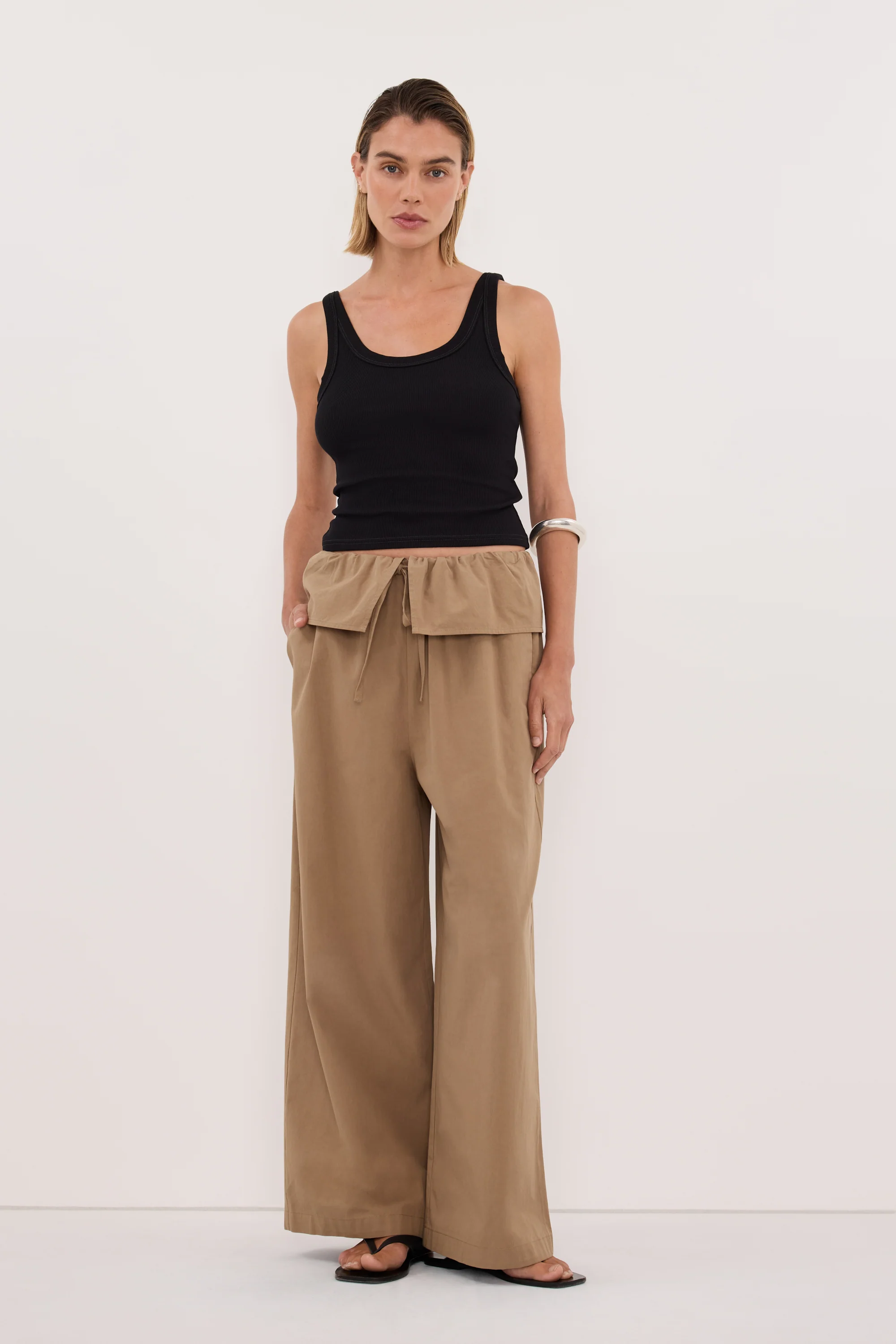 BENTLEE CARAMEL COTTON FISHERMAN PANT
