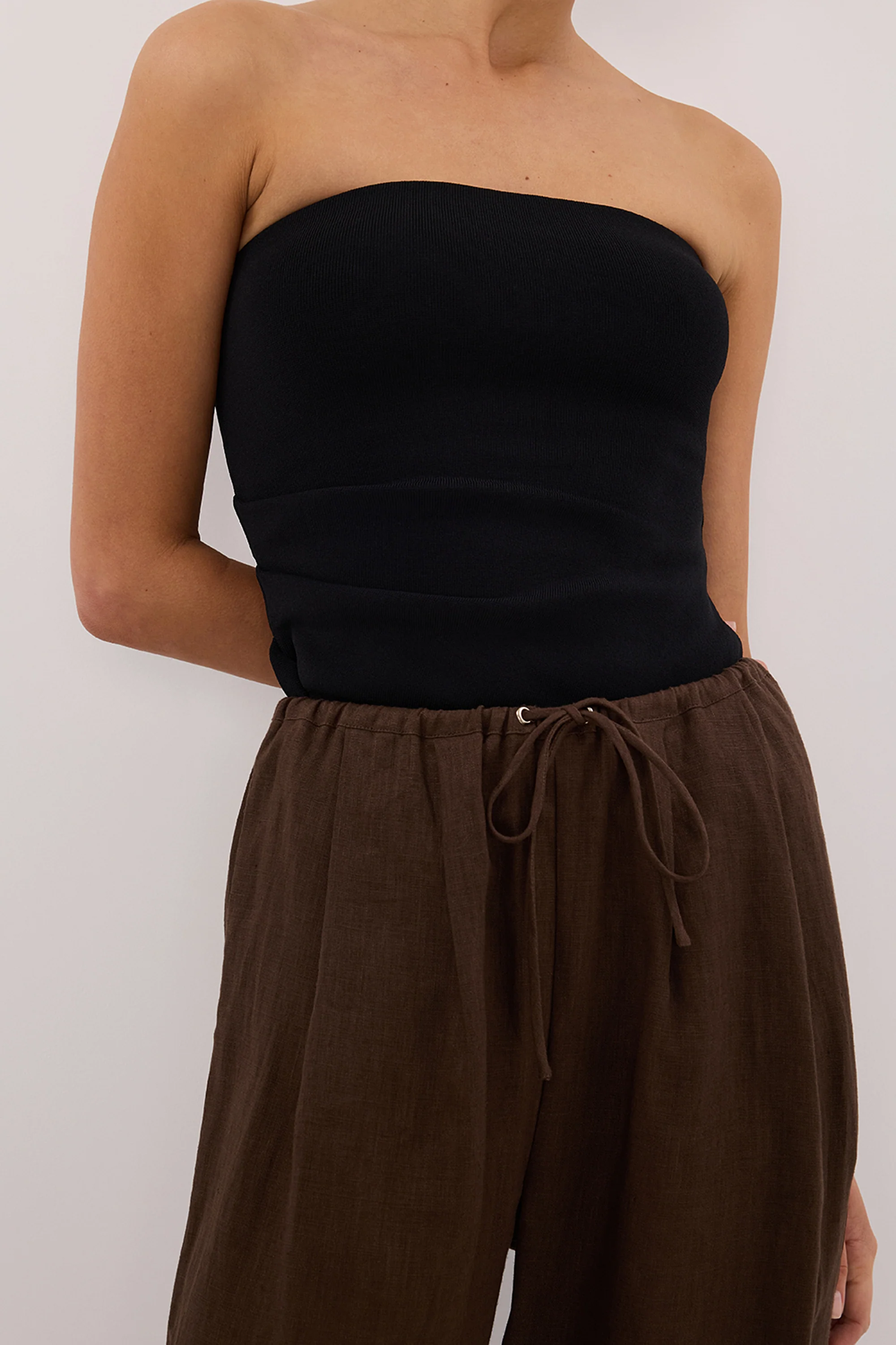 CARLA BITTER CHOC DRAWSTRING LINEN PANT - Image 5