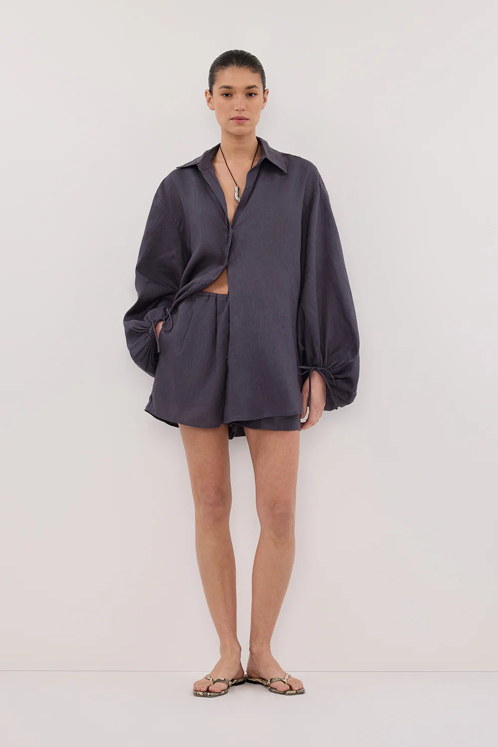 CARLA WASHED INDIGO LINEN SHORT