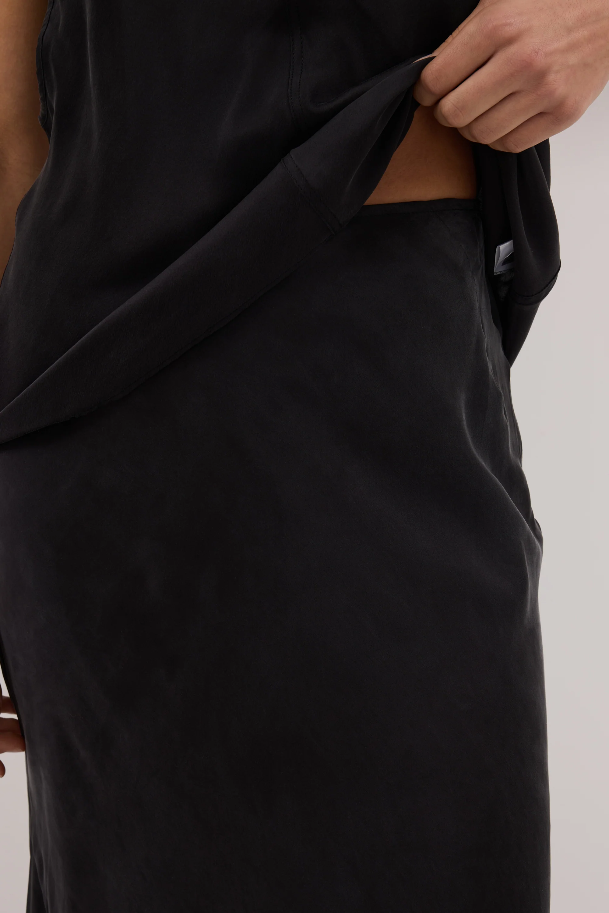 COLETTE BLACK SILK MAXI SKIRT - Image 5