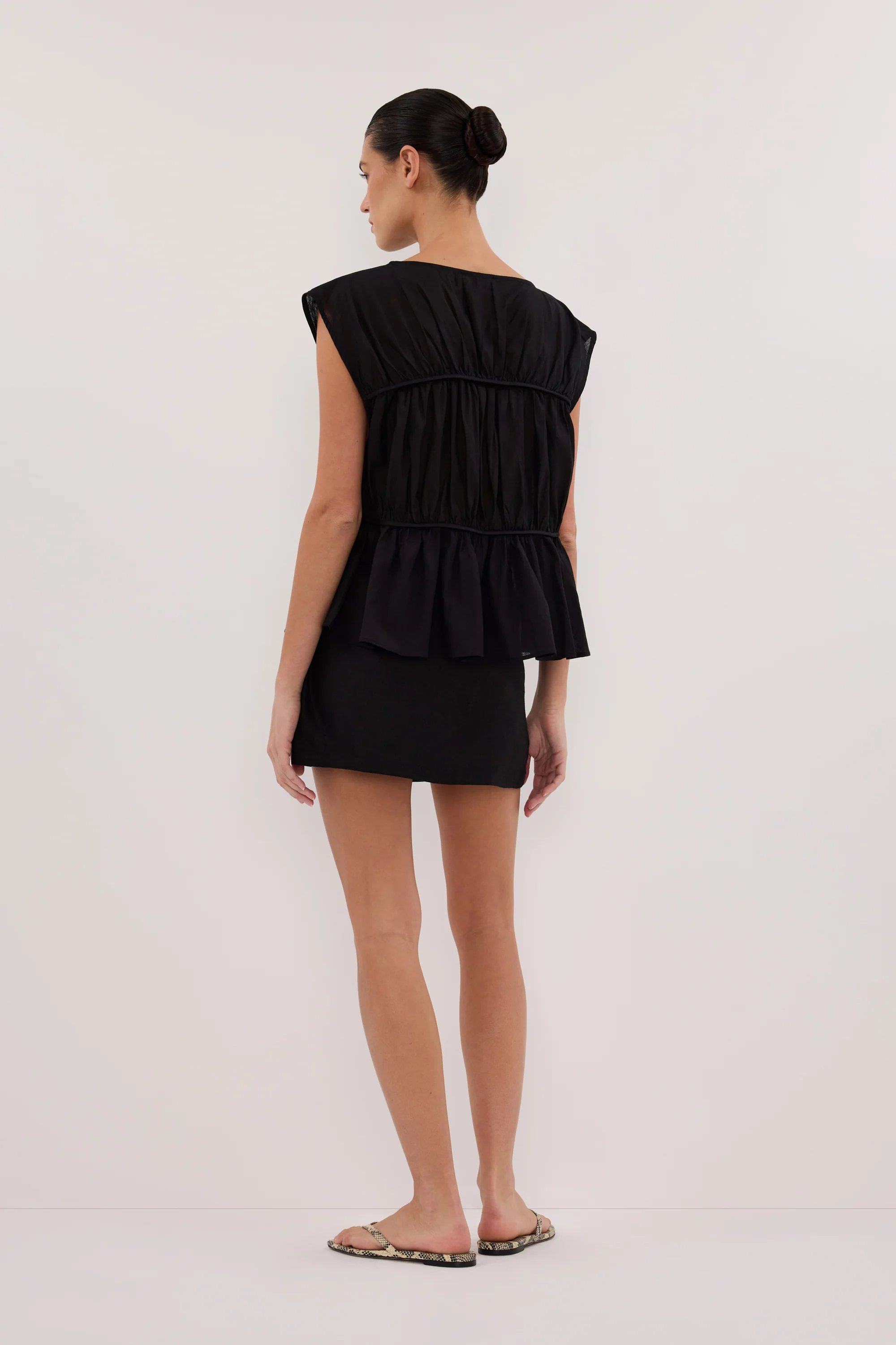 EVA BLACK LINEN SKORT - Image 4