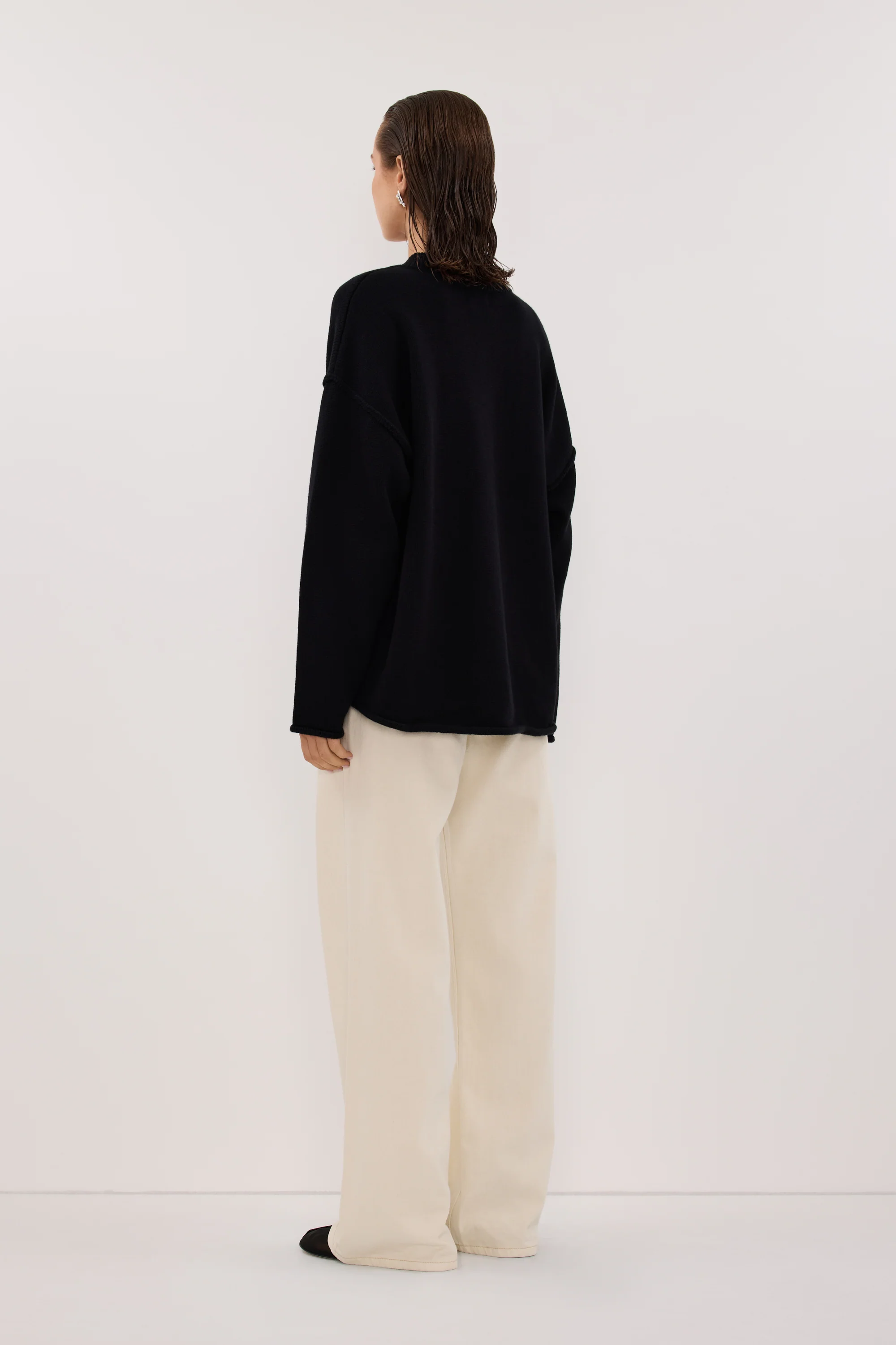 FLINT BLACK V NECK KNIT JUMPER - Image 4