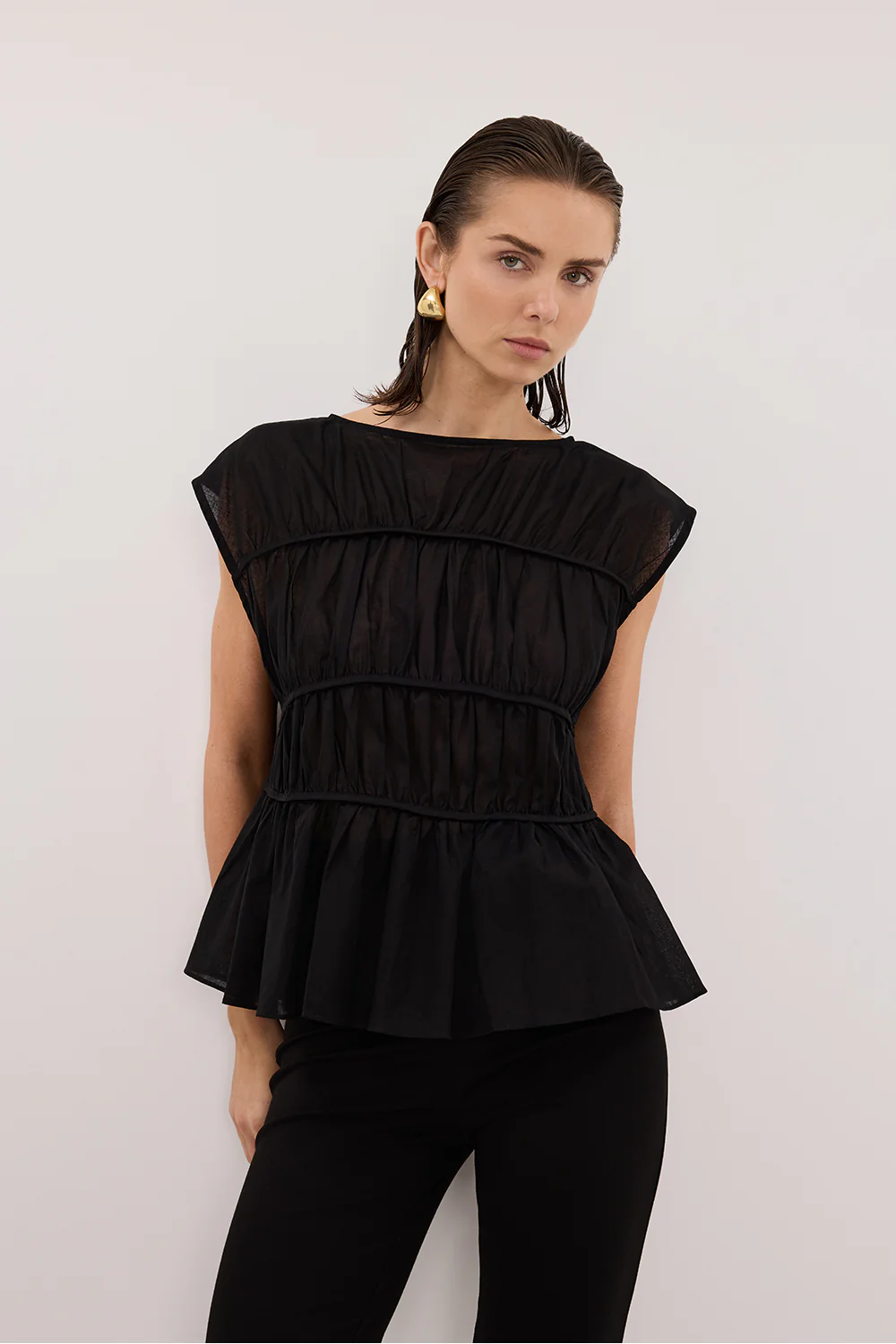 FLYNN BLACK LINEN TIERED TOP - Image 2