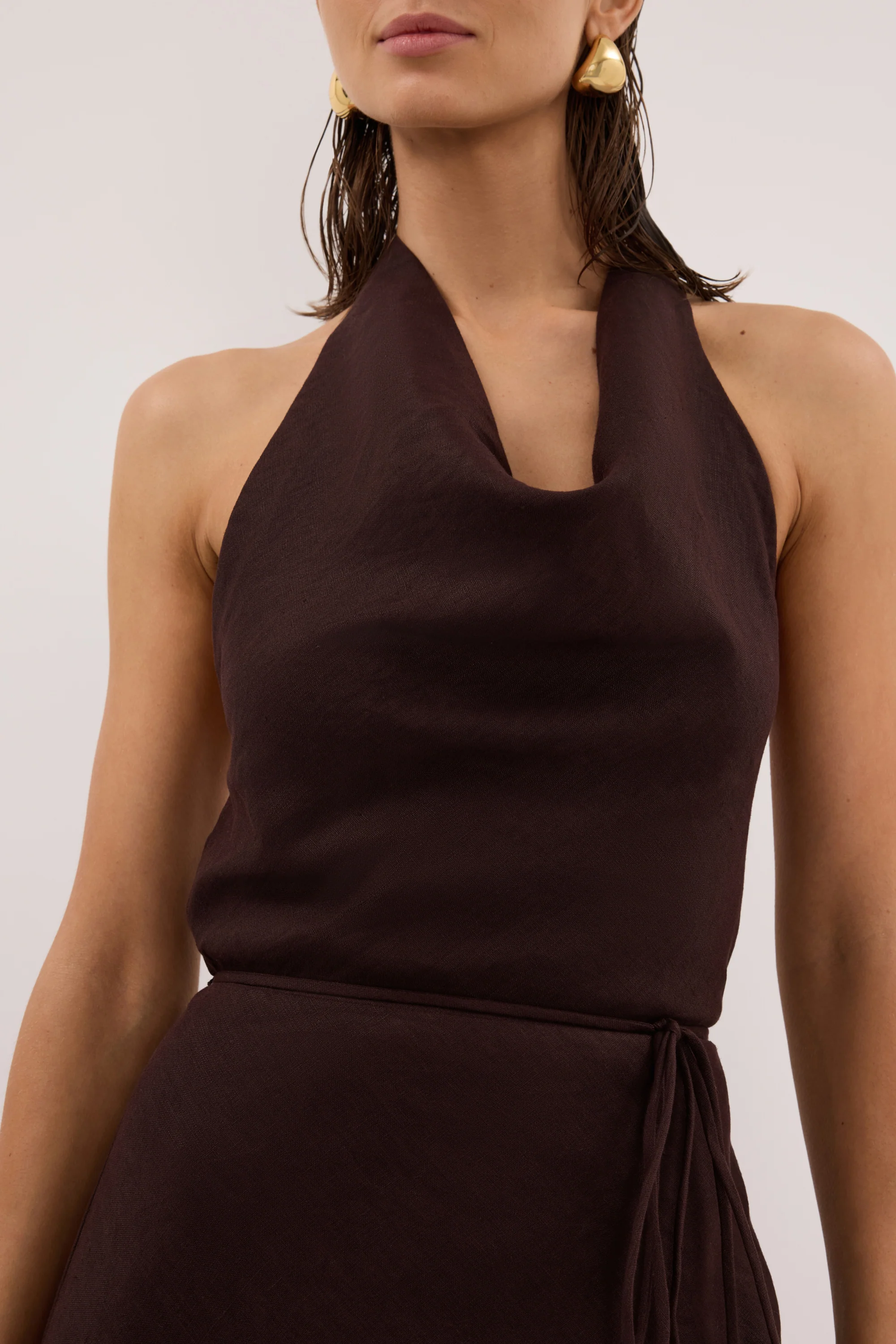 HAYLEE BURNT CHOC SLEEVELESS LINEN COWL MIDI DRESS - Image 5