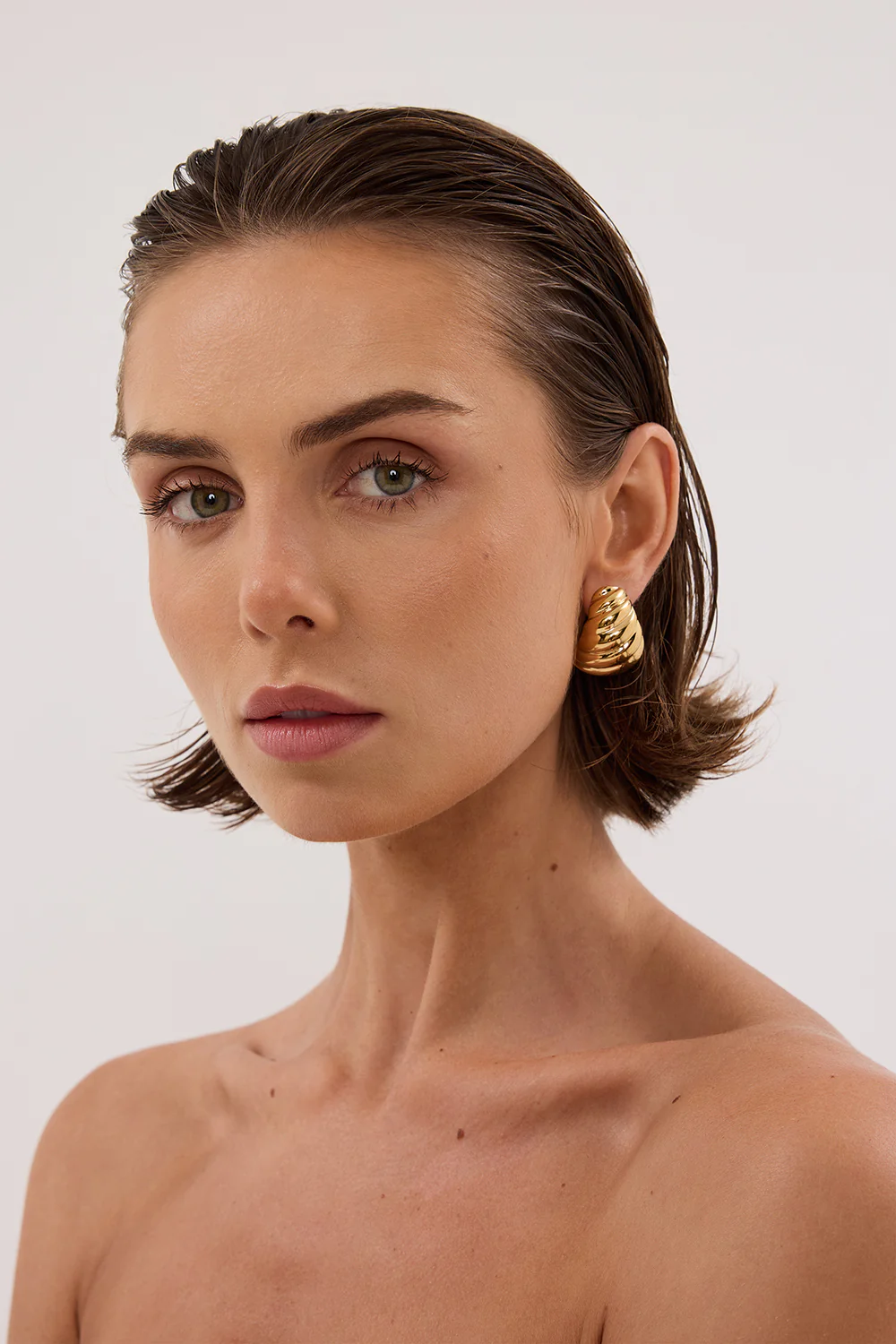 HEAVEN MAYHEM SHELL EARRING GOLD - Image 2