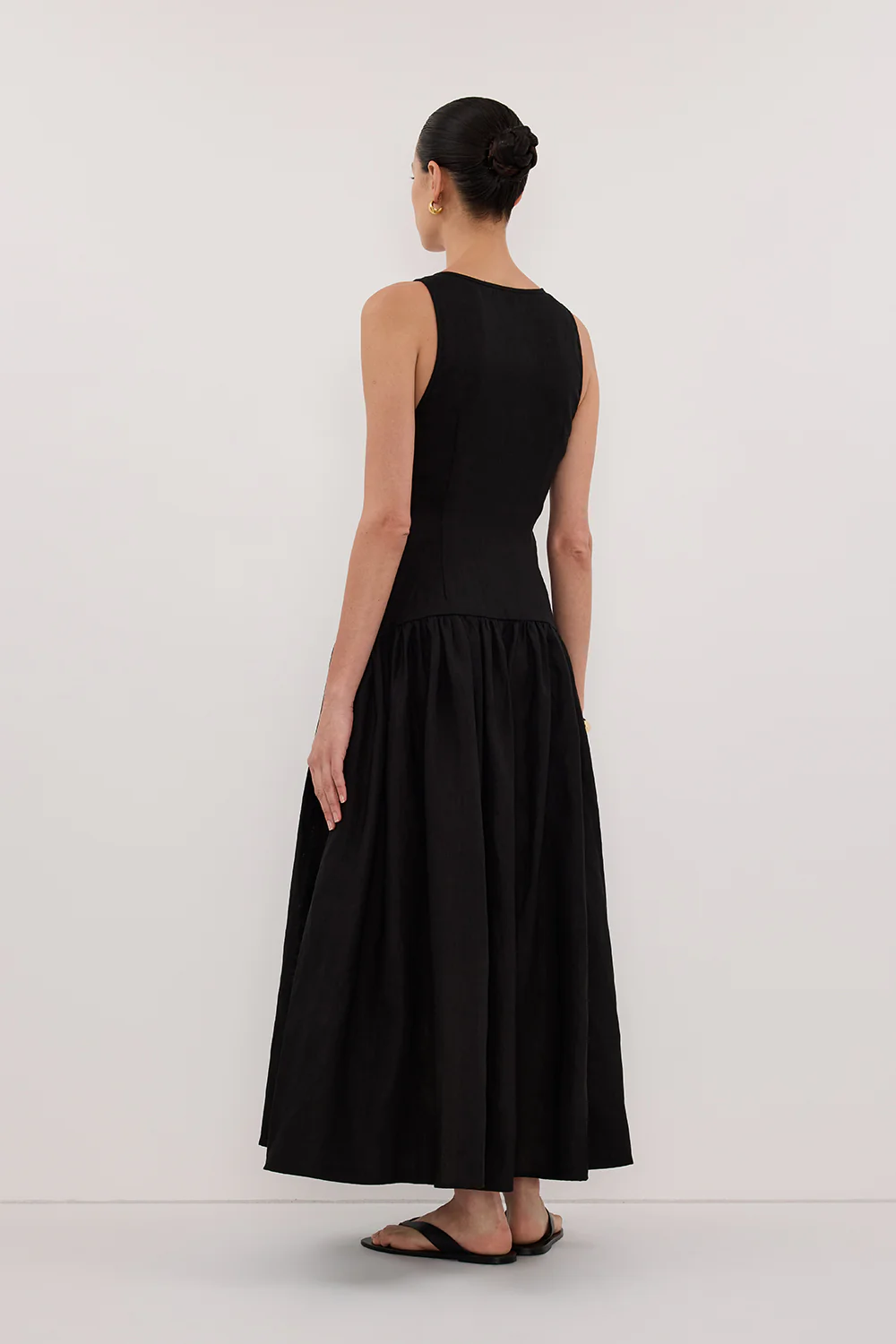 ILIO BLACK SLEEVELESS LINENÂ WRAP MIDI DRESS - Image 4