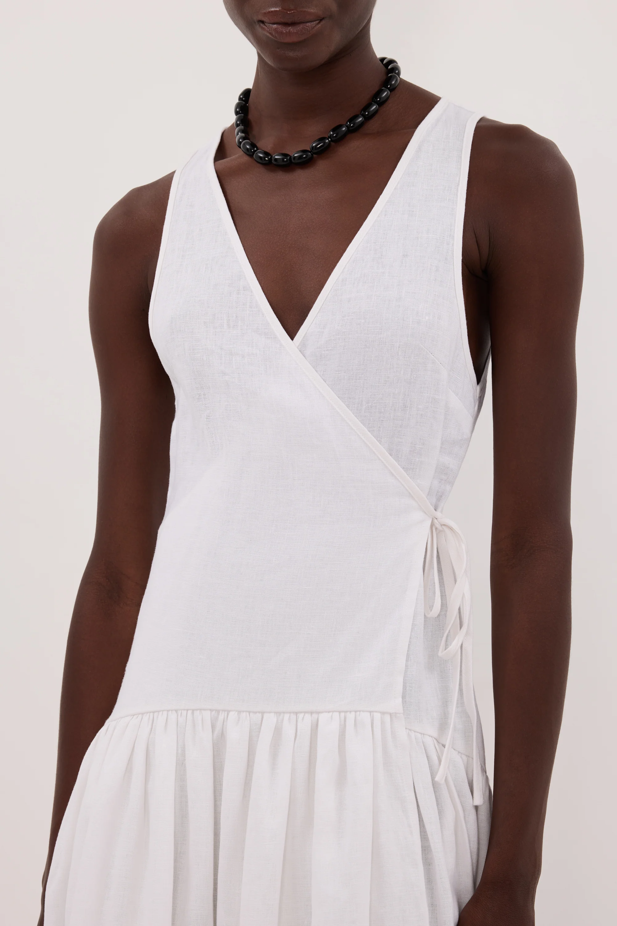 ILIO WHITE SLEEVELESS LINEN WRAP MIDI DRESS - Image 5