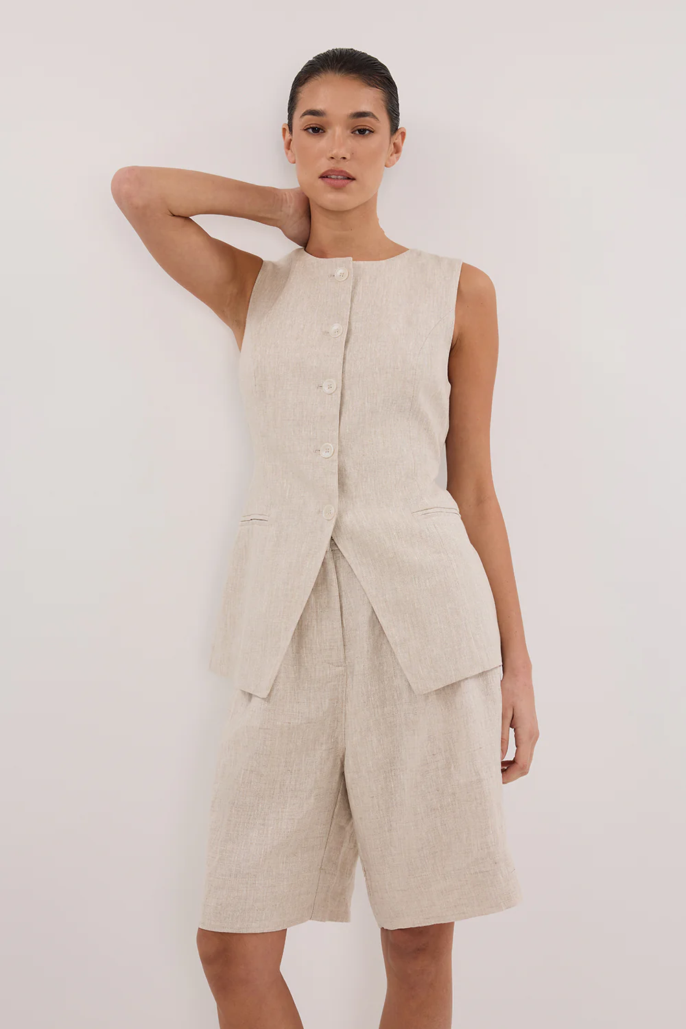 KAYLA NATURAL LINEN BERMUDA SHORT - Image 2