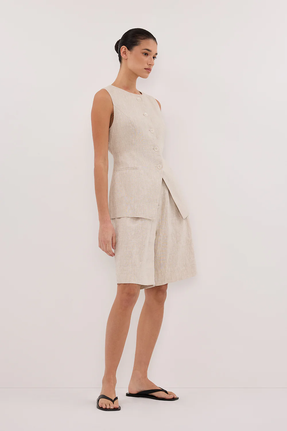 KAYLA NATURAL LINEN BERMUDA SHORT - Image 3