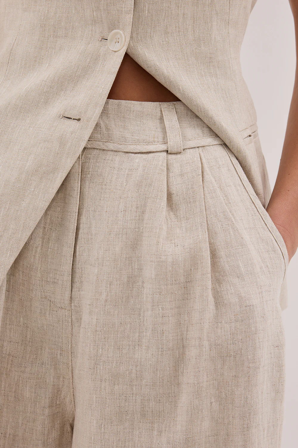 KAYLA NATURAL LINEN BERMUDA SHORT - Image 5
