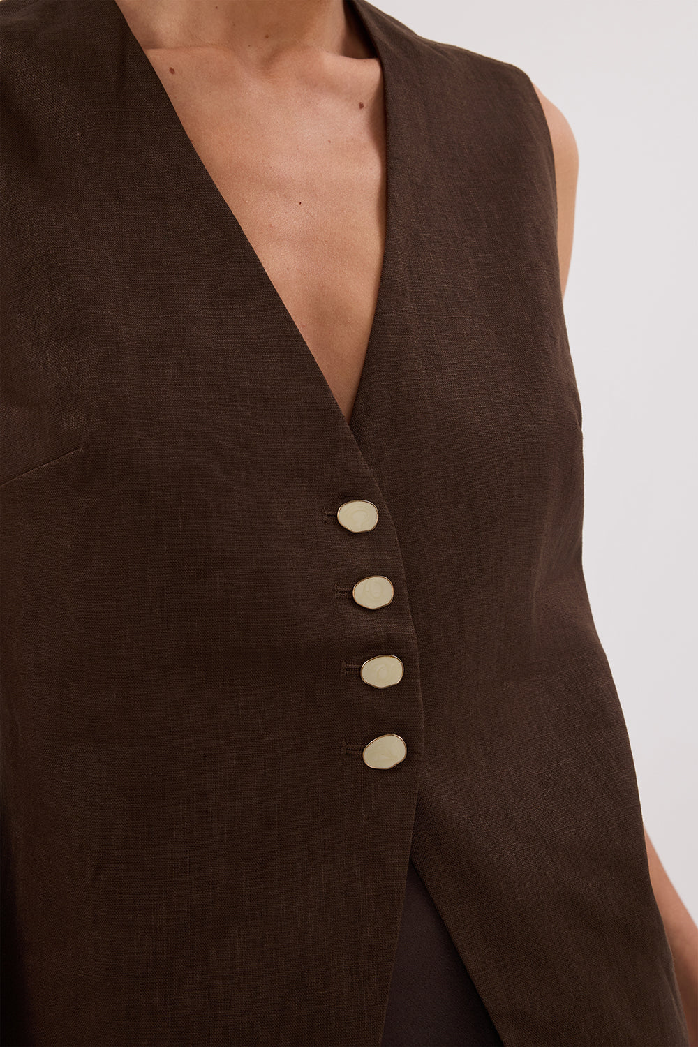 KNOX BITTER CHOC LINEN VEST - Image 5