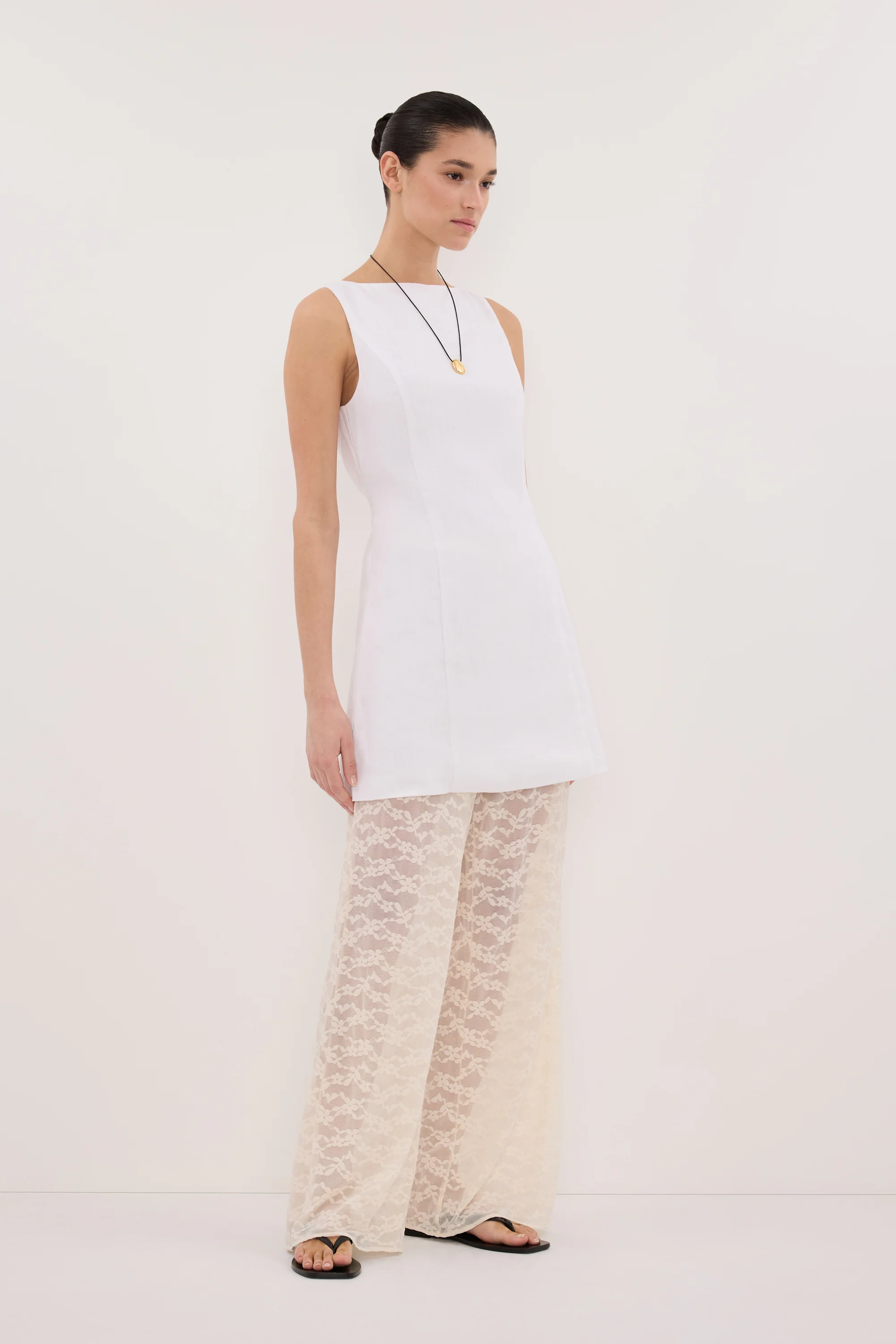 LACY WHITE SLEEVELESS LINEN MINI DRESS - Image 6