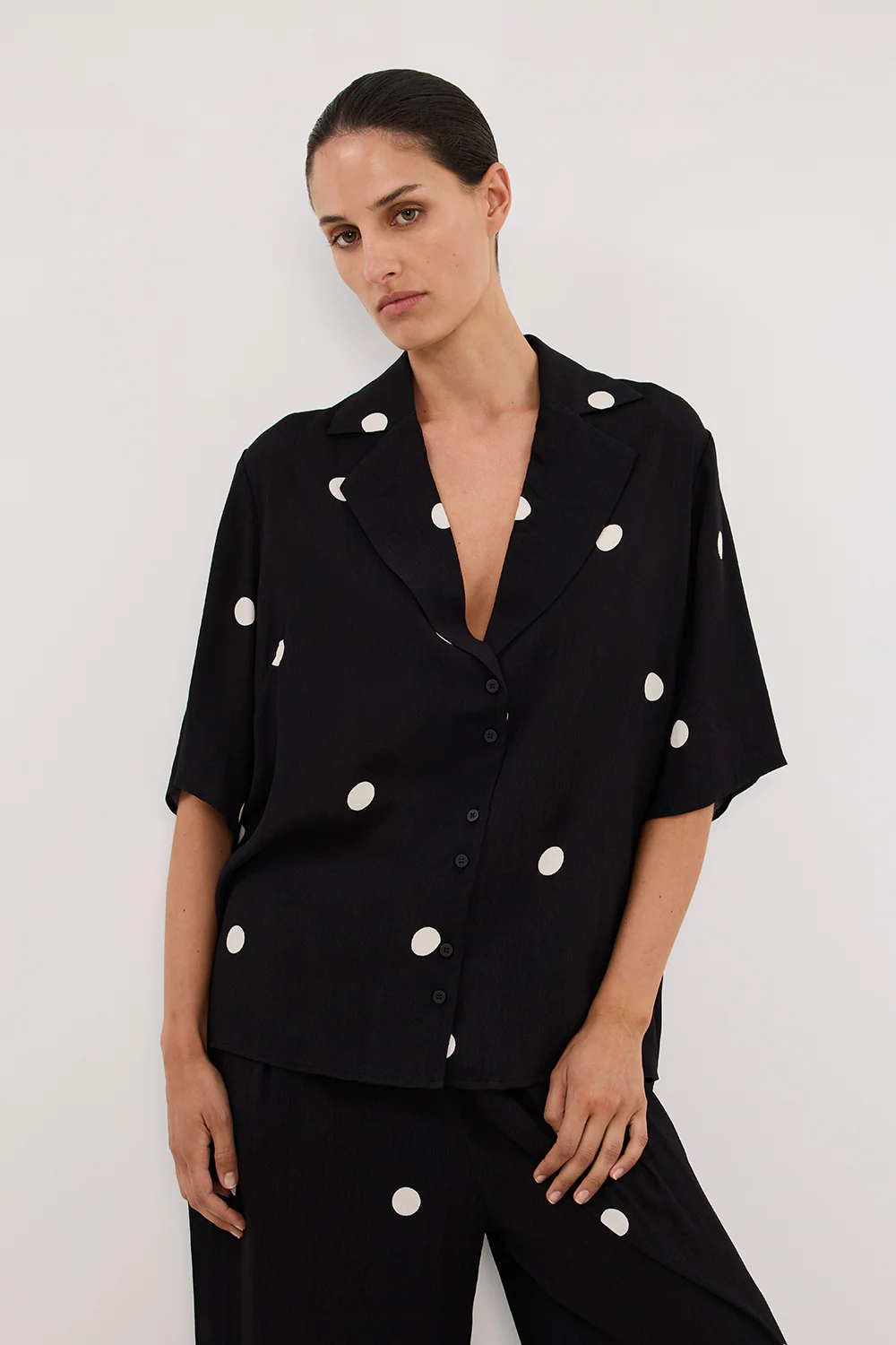 LAURA SPOT SHORT SLEEVE SHIRT - Image 2