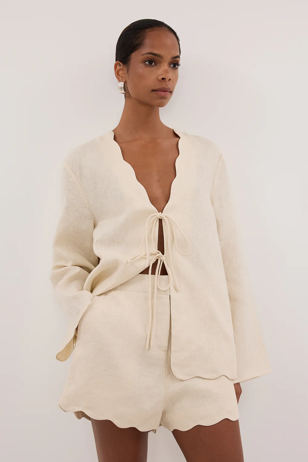 LELA SANDSTONE LINEN SHORT - Image 3