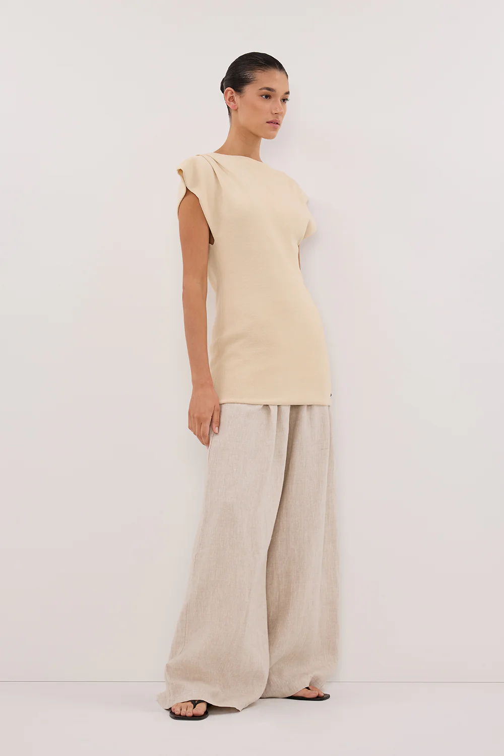 LIA NATURAL SLEEVELESS KNIT TOP - Image 3