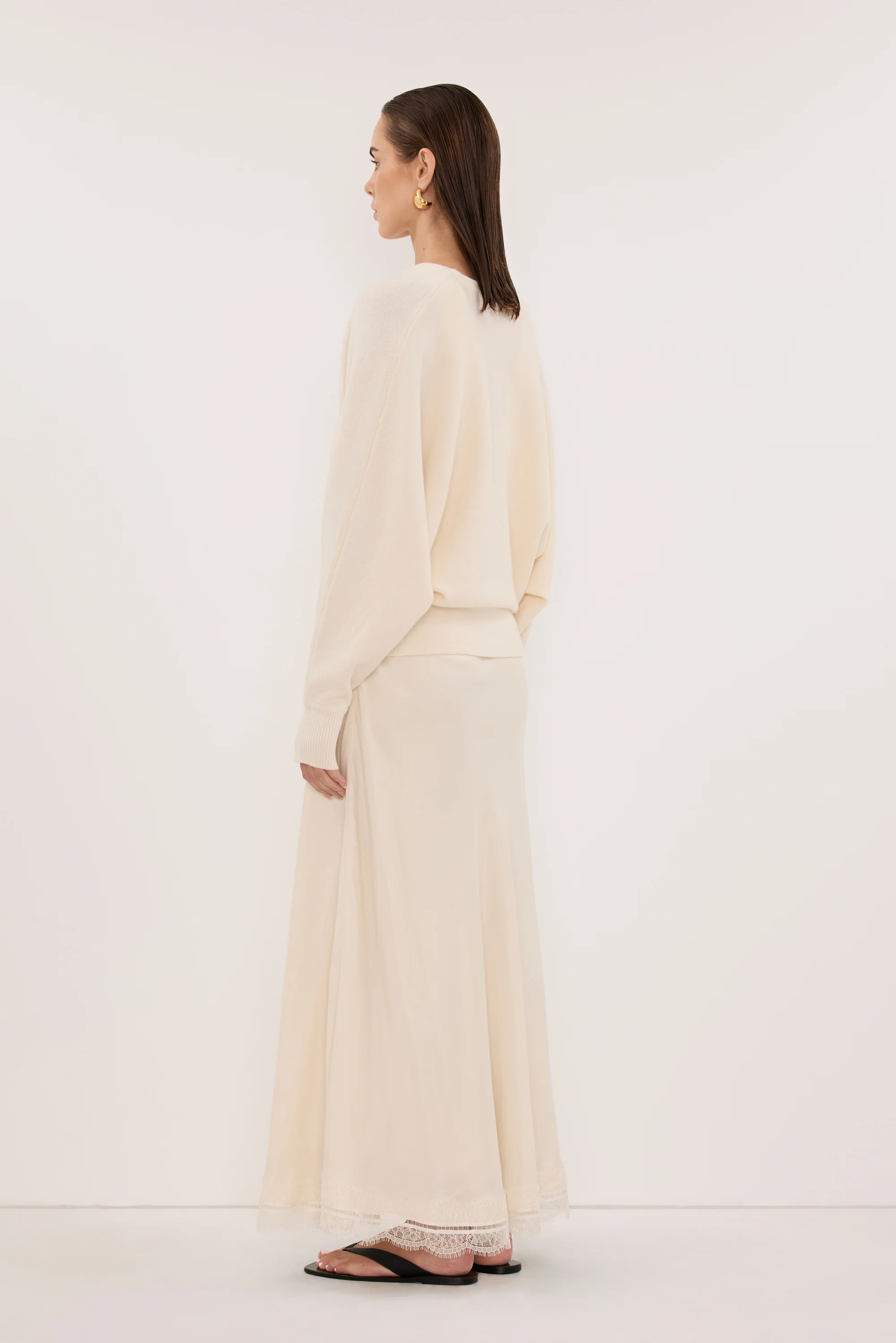 LUMI CREAM V NECK MERINO KNIT JUMPER - Image 4