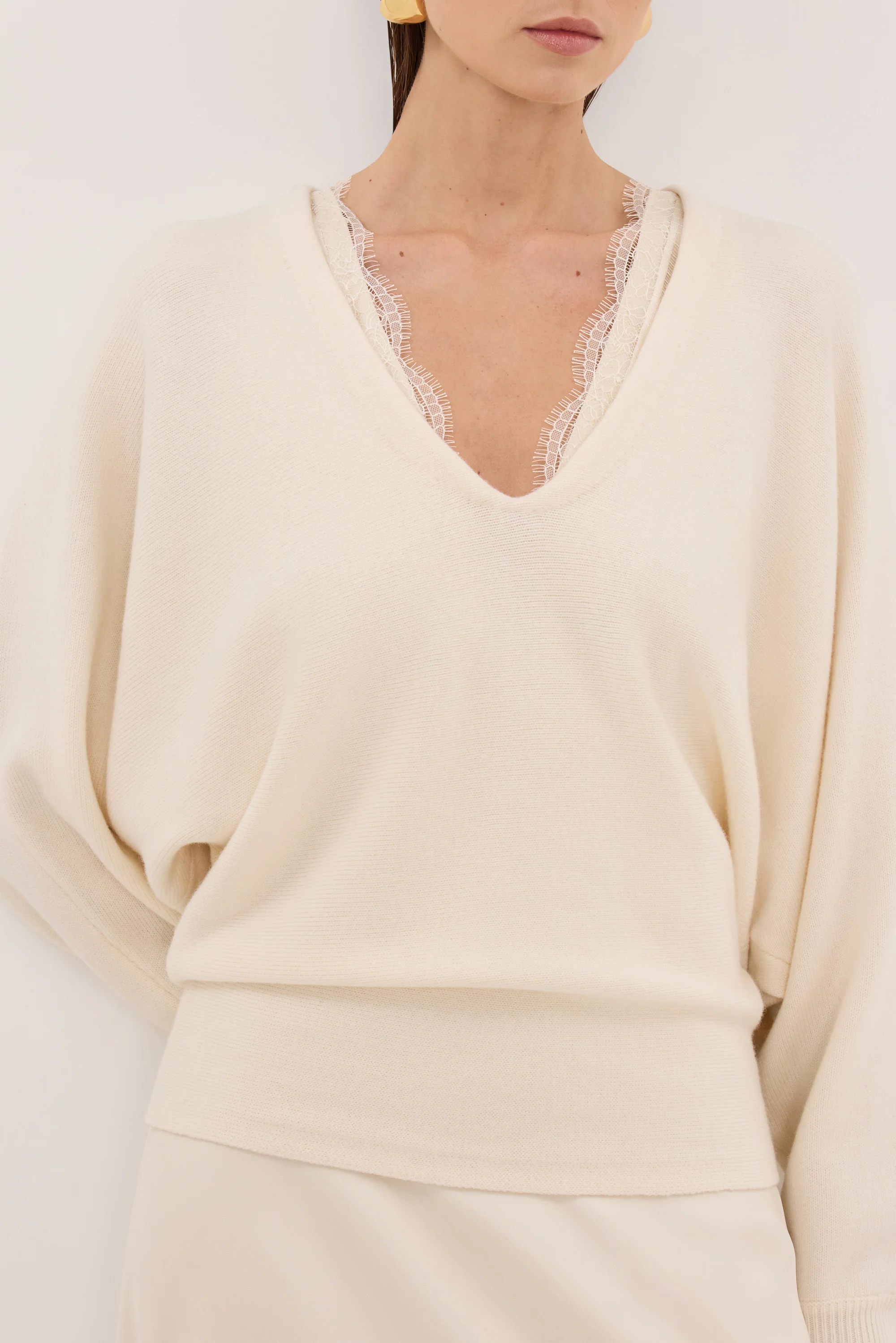 LUMI CREAM V NECK MERINO KNIT JUMPER - Image 5