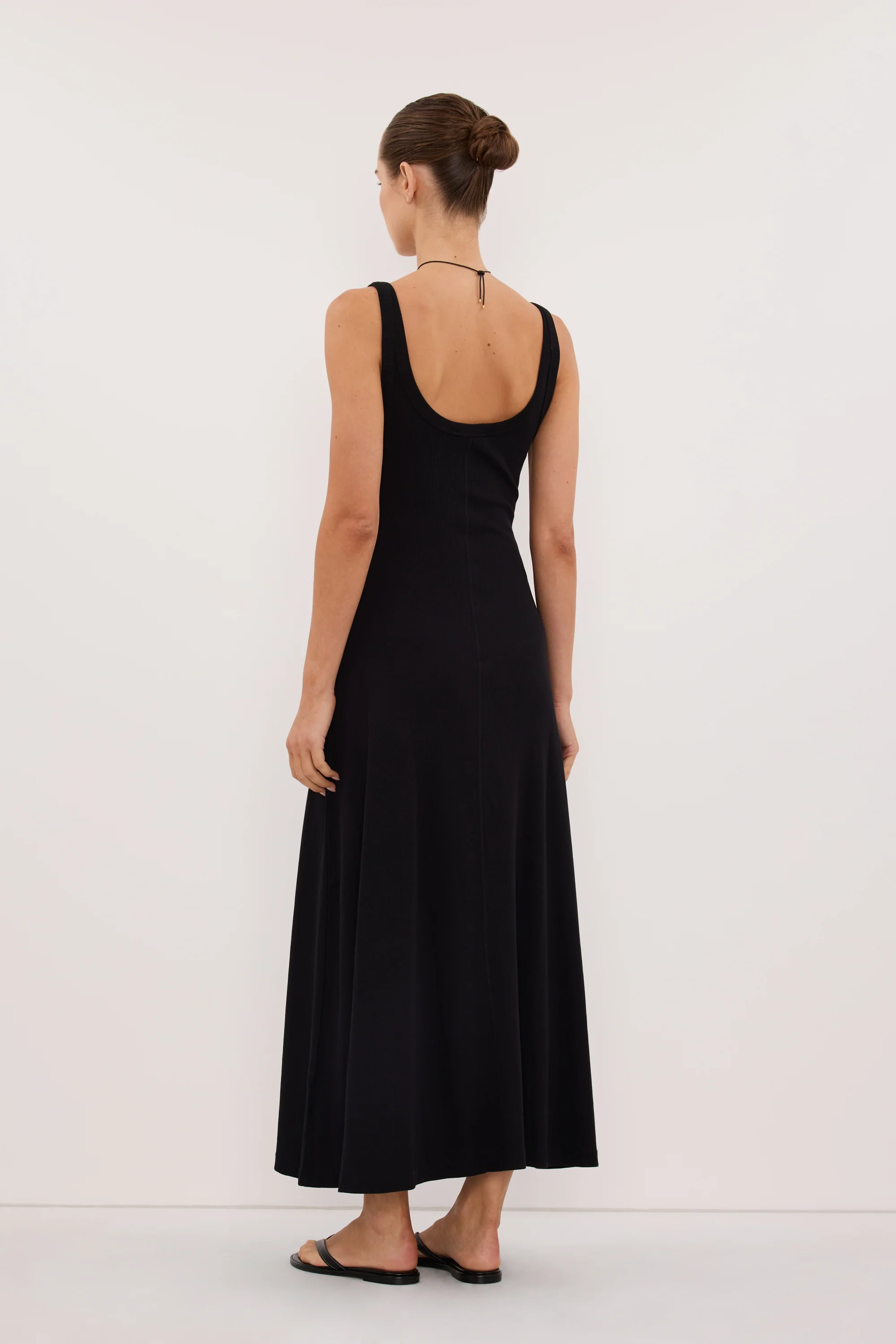 PHOEBE BLACK SLEEVELESS SCOOP NECK MIDI DRESS - Image 4