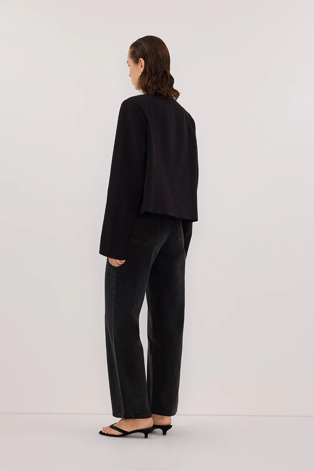 RYAN BLACK OVERSIZED CROPPED BLAZER - Image 4