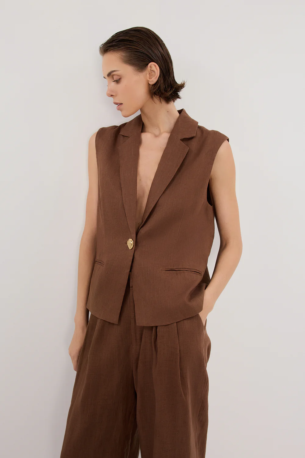 SELAH FONDANT LINEN SLEEVELESS VEST - Image 2