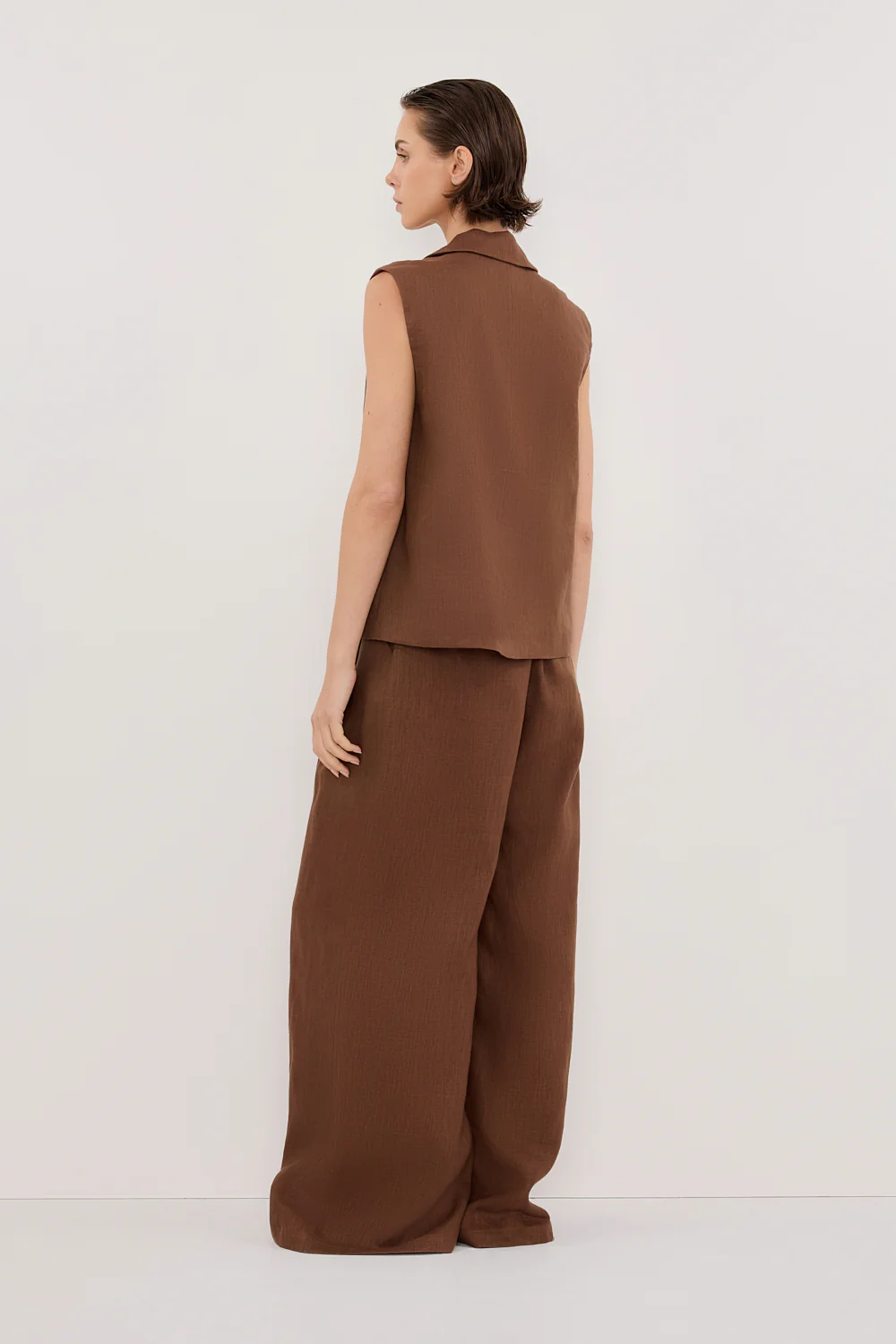 SELAH FONDANT LINEN SLEEVELESS VEST - Image 4