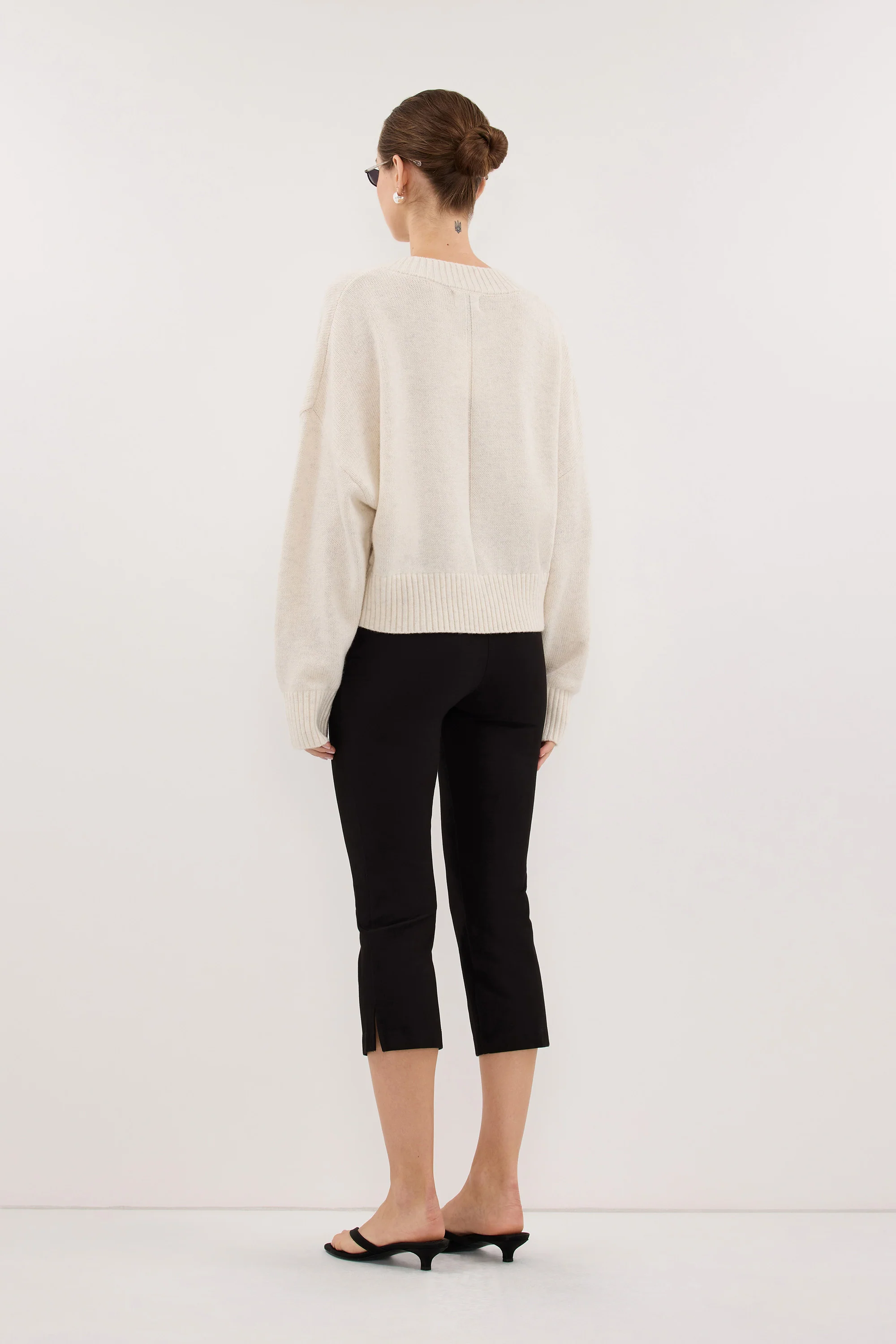 ZELLA IVORY V NECK KNIT JUMPER - Image 4