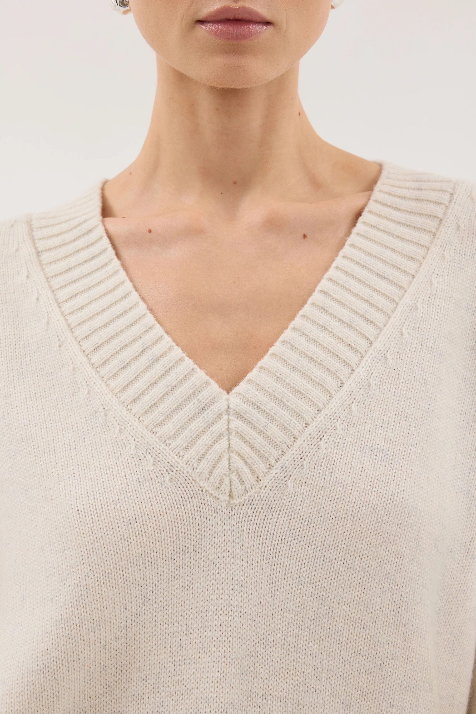 ZELLA IVORY V NECK KNIT JUMPER - Image 5